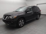 Used 2017 Nissan Pathfinder SV image 2
