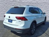 Used 2022 Volkswagen Tiguan SE image 3