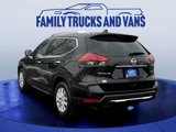 Used 2017 Nissan Rogue SV image 3