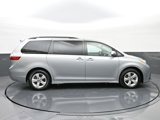 Used 2019 Toyota Sienna LE image 2