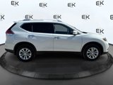 Used 2016 Nissan Rogue SV image 2