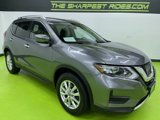 Used 2017 Nissan Rogue SV image 2