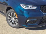 New 2025 Chrysler Pacifica Pinnacle image 3