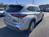 Used 2023 Toyota Highlander Platinum image 3