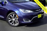 Used 2017 Chrysler Pacifica Limited image 4