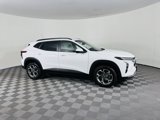 Used 2024 Chevrolet Trax RS image 2