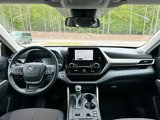 Used 2023 Toyota Highlander LE image 3