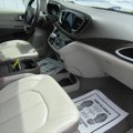 Certified 2017 Chrysler Pacifica Touring-L image 4