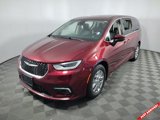 Used 2023 Chrysler Pacifica Touring-L image 3