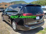 Used 2022 Chrysler Pacifica Touring-L image 3