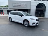 New 2025 Chrysler Pacifica Select image 2