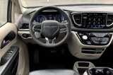 Used 2022 Chrysler Pacifica Touring-L image 5
