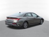 Used 2024 Hyundai Elantra SEL image 3