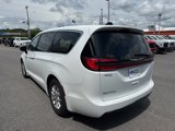 Used 2023 Chrysler Pacifica Touring-L image 5