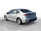 Used 2022 Toyota Corolla LE image 3