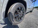Used 2021 Jeep Grand Cherokee Laredo X image 2