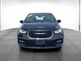 Used 2023 Chrysler Pacifica Touring-L image 2