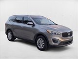 Used 2017 Kia Sorento LX w/ LX Convenience Package image 3