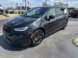 Used 2022 Chrysler Pacifica Touring-L w/ Uconnect Theater Family Group image 3