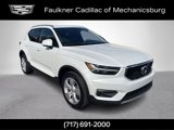 Used 2022 Volvo XC40 T5 Momentum image 2