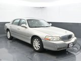 Used 2007 Lincoln Town Car Signature Limited image 2