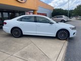 Used 2022 Volkswagen Passat 2.0T image 2