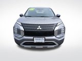 Used 2022 Mitsubishi Outlander SE image 2