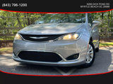 Used 2017 Chrysler Pacifica Touring-L image 2