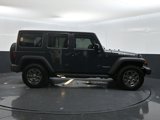 Used 2017 Jeep Wrangler Unlimited Rubicon w/ Connectivity Group image 4
