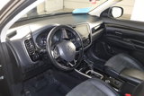 Used 2019 Mitsubishi Outlander SE image 2