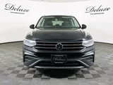 Used 2022 Volkswagen Tiguan SE w/ Panoramic Sunroof Package image 2