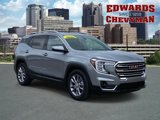 Used 2024 GMC Terrain SLT image 2