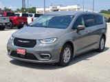 Used 2023 Chrysler Pacifica Touring-L image 3