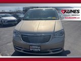 Used 2014 Chrysler Town & Country Limited w/ Luxury Group image 4