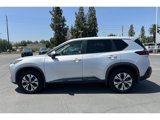 Used 2022 Nissan Rogue SV image 2