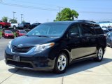 Used 2014 Toyota Sienna LE image 2