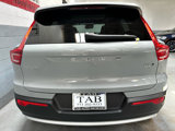 Used 2024 Volvo XC40 B5 Core image 4