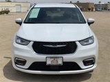 Used 2023 Chrysler Pacifica Touring-L image 2