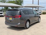 Used 2021 Chrysler Pacifica Touring-L image 3