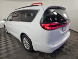 Used 2022 Chrysler Pacifica Touring-L image 5
