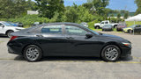 Used 2024 Hyundai Elantra SEL image 2