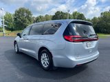 Used 2023 Chrysler Pacifica Touring image 5