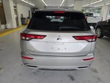Used 2022 Mitsubishi Outlander SE image 4