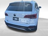 Certified 2024 Volkswagen Taos SE image 4
