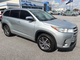 Used 2017 Toyota Highlander XLE image 2