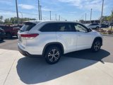 Used 2017 Toyota Highlander LE image 5