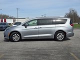 Used 2018 Chrysler Pacifica Touring-L w/ Advanced Safetytec Group image 4