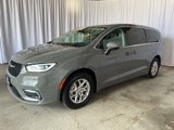 Used 2023 Chrysler Pacifica Touring-L image 3