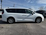 Used 2023 Chrysler Pacifica Touring-L image 2