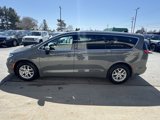 Used 2023 Chrysler Pacifica Touring-L image 6